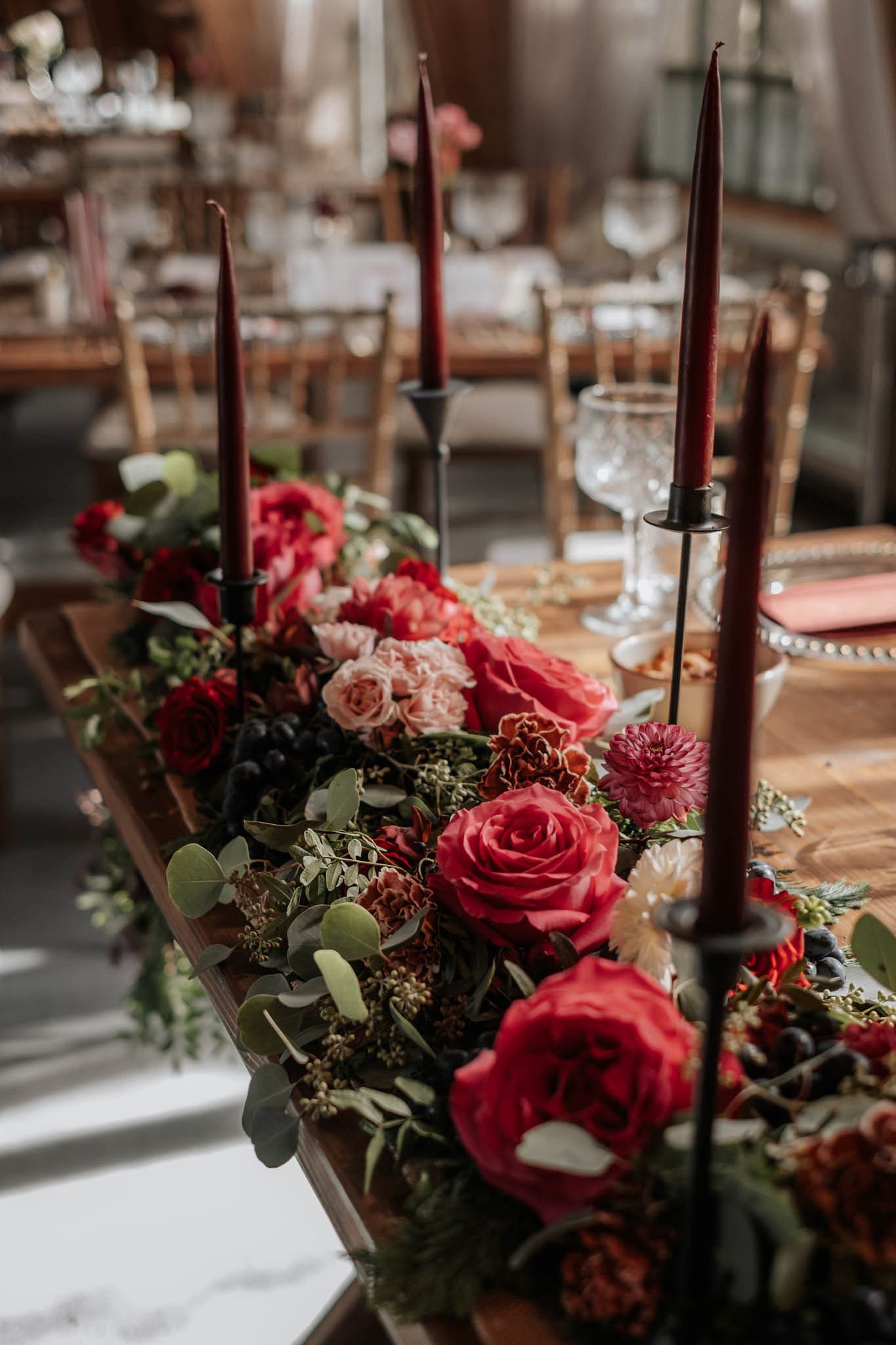 Decor floral de nuntă — Nuntă în tonuri de vin