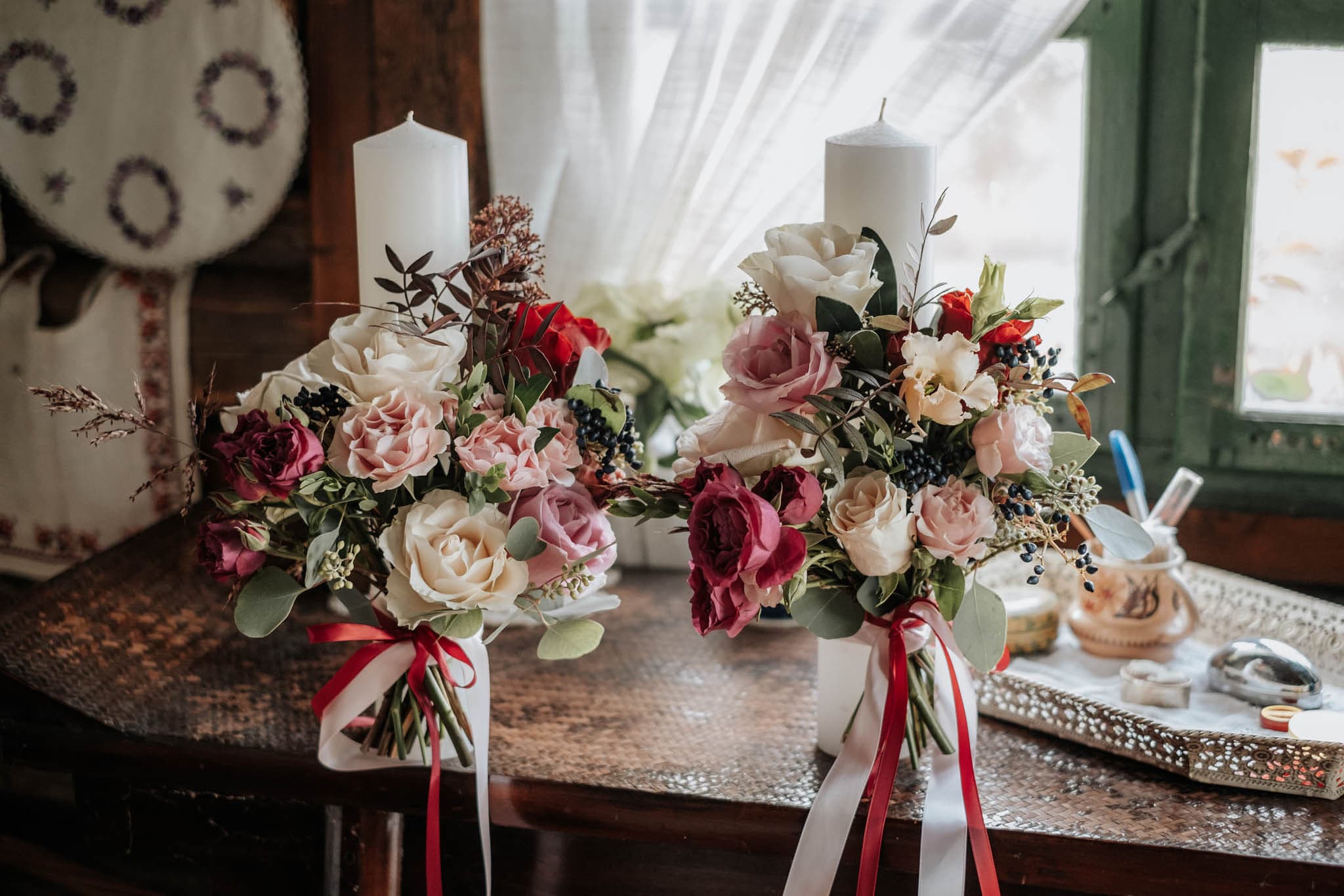 Decor floral — Nuntă în tonuri de vin
